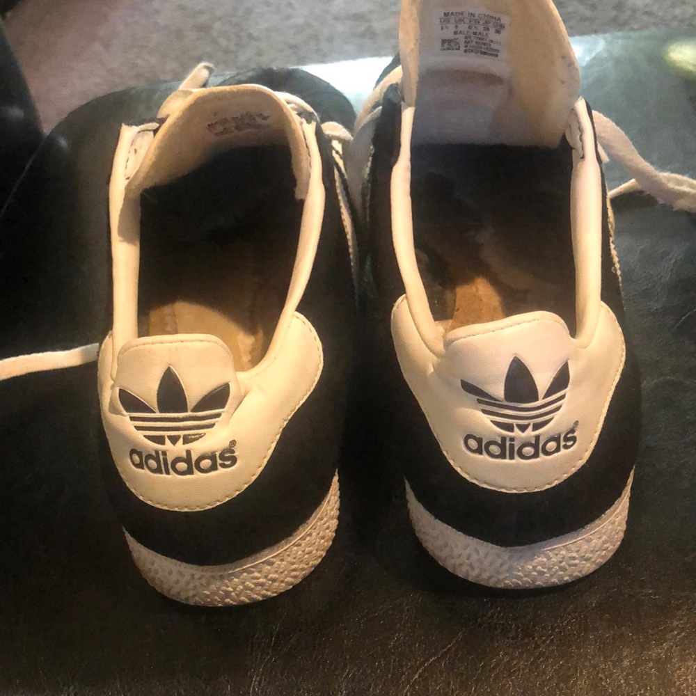Men’s size 9 1/2 Adidas Gazelle